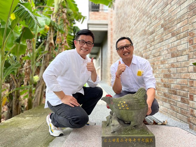 行政院顧問鄭宏輝（左）。（圖／取自鄭宏輝臉書）