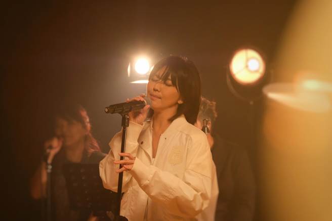 孙燕姿在唱聊会上，热情献唱多首夯歌。（MAKE ／ MUSIC、环球音乐提供）