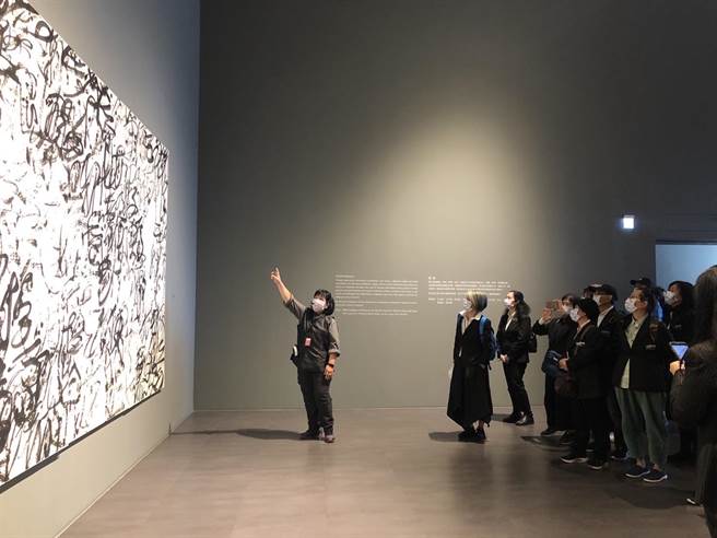 位于桃园市青埔地区的横山书法艺术馆周末吸引大批游客造访。（桃园市文化局提供／陈梦茹桃园传真）