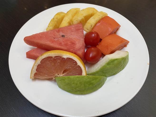 营养师教授饮食防疫小技巧，多补充「植化素」可增进身体防护力。（桃园医院提供／陈梦茹桃园传真）