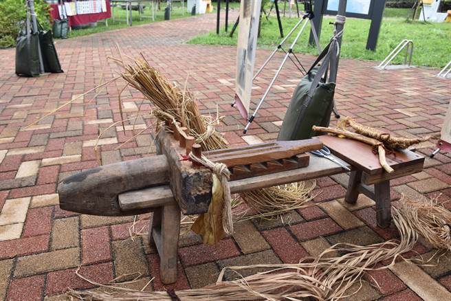 徐林金玉所用來打草鞋的木馬，已有1甲子的歷史。（謝明俊攝）