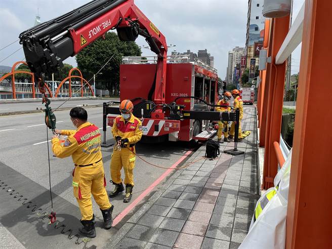 由于现场不易搬运且救援困难，消防局加派特种搜救队支援。（桃园分队提供／陈梦茹桃园传真）