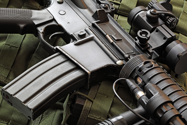 美国一名男子在派对上持步枪朝一群人开火，所幸一名旁观女子迅速拔枪将他击毙。图为示意图。（达志影像／shutterstock）