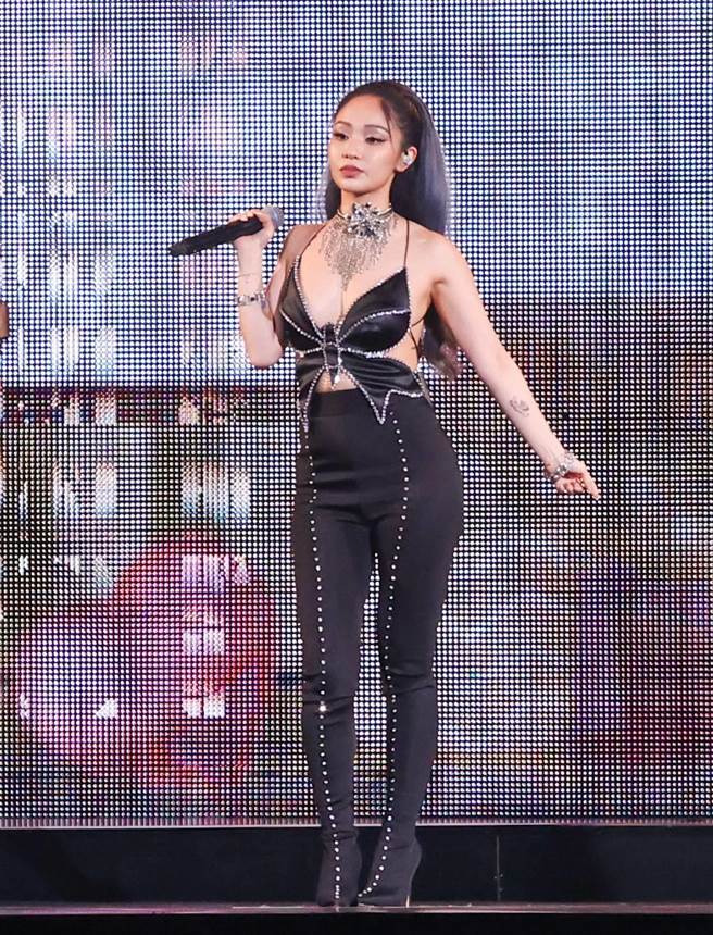 陈芳语身穿火辣性感裤装，秀出美胸，十分吸睛。（罗永铭摄）