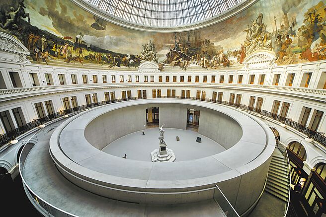 「证券交易所（皮诺私人美术馆）」cYuji ONO／忠泰美术馆提供