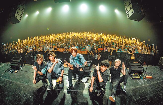 「八三夭」将在8月20、21日于小巨蛋开唱，近期忙春季巡迴演出。（KKLIVE提供）