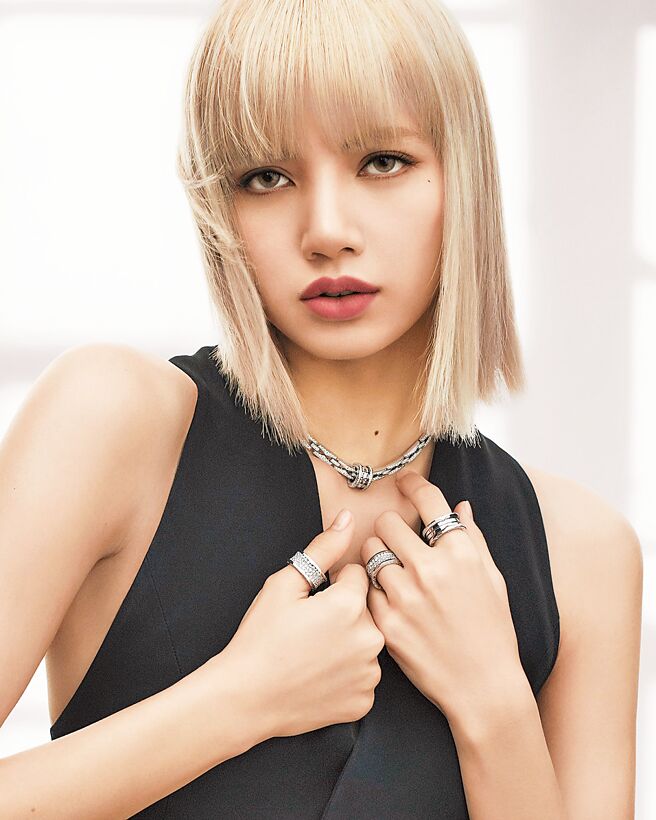 韩国女团BLACKPINK成员LISA佩戴B.zero1和Divas’Dream，洋溢青春气息。（BVLGARI提供）