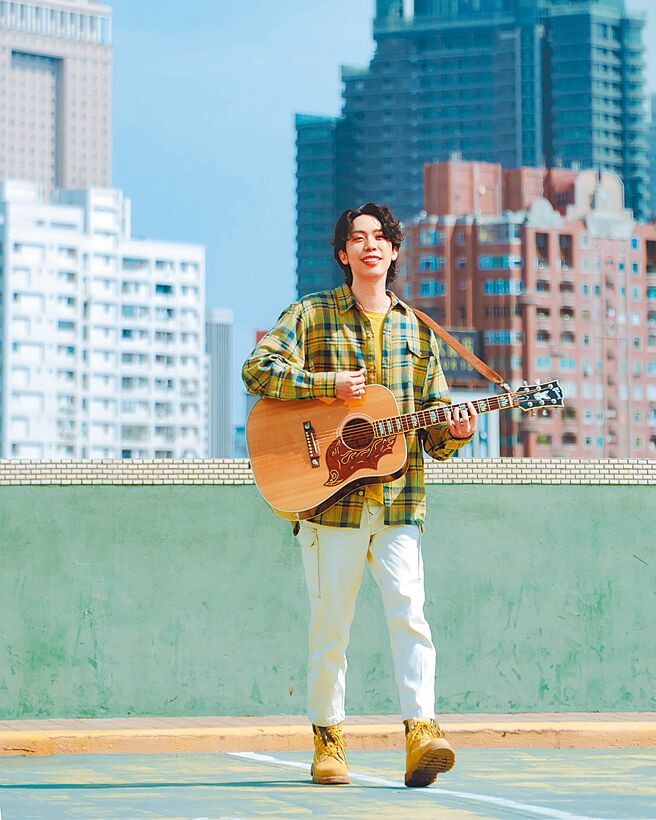 李晋玮筹备2年新专辑《What's Your Story？ 》将于6月发行。（宇森工作室提供）