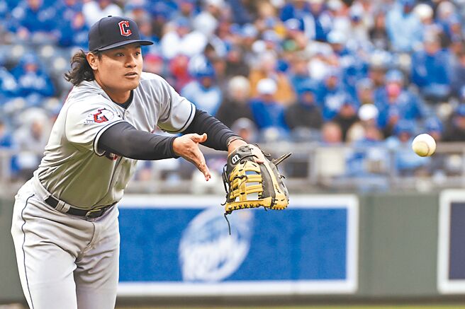 张育成在新冠确诊痊癒后归队，却已经找不到表现位置，遭到守护者队指定让渡。（美联社）