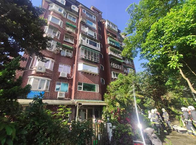 汐止男子丢汽油弹与警对峙，遭警方开枪制伏。（民眾提供）