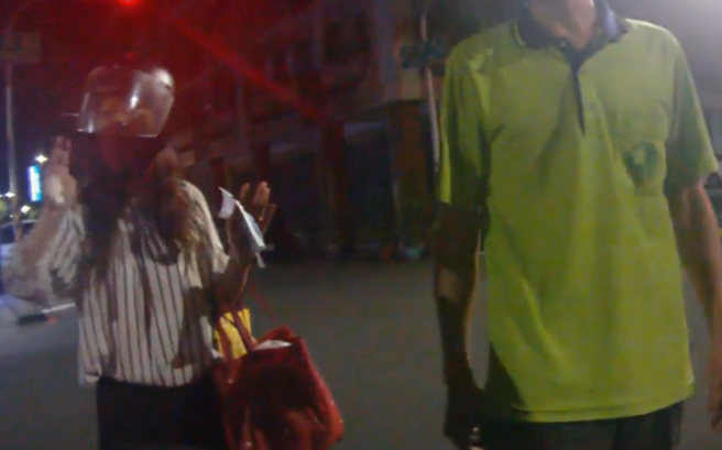 高雄一對毒鴛鴦遇鼓山分局警盤查，現場「出頭多」一堆，先是 謊報身分裝尿急 ，但毒品突掉地上當場露餡。(蘇育宣翻攝)