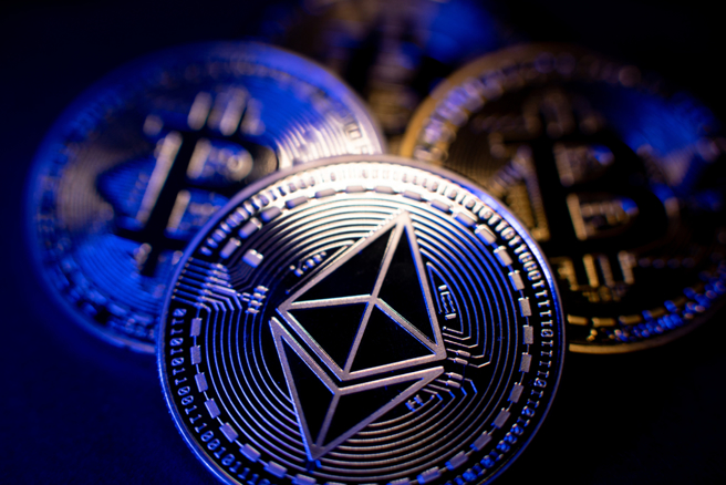 虚拟货币市场近期出现剧烈震盪。（示意图／shutterstock）