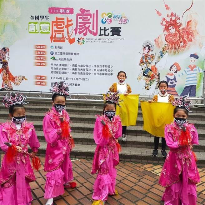 新兴国小儿童歌仔戏社团110学年度，以「虎咬猪传奇」剧码，拿下全国赛优等殊荣。（台中市政府提供）