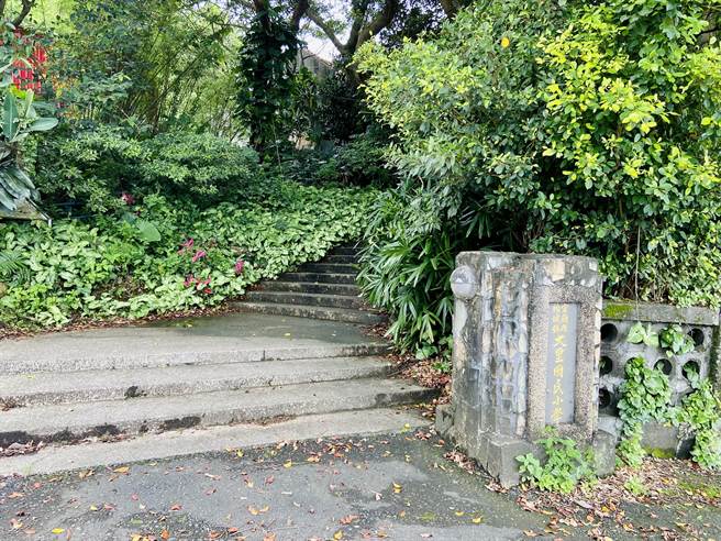 大里国小学校依山傍海、环境优美，教育部自921地震后，针对全国各县市国中小校舍进行耐震详评及补强工作，在2016年大里国小因耐震详评未符标准，经评估后需拆除重建。（吴佩蓉摄）