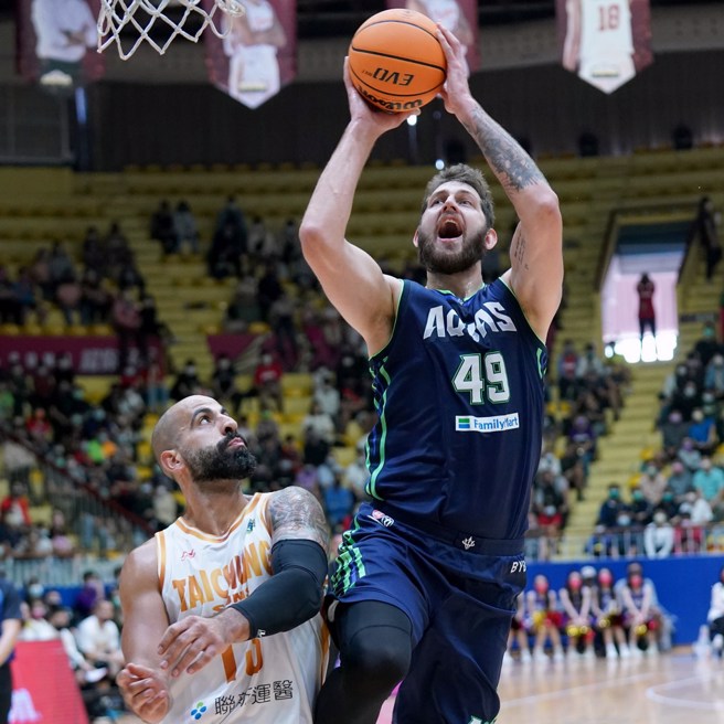 库萨斯(右)与桑尼的对决将是总冠军赛观战重点之一。(T1联盟提供)