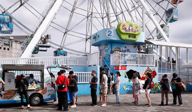 结合中美洲友邦-贝里斯、瓜地马拉、宏都拉斯特色美食、文化与观光景点打造的「中美洲友邦胖卡餐车环台之旅」，自4月2日起走访了全台各地，29日4台胖卡齐聚台北市立儿童新乐园。（陈怡诚摄）