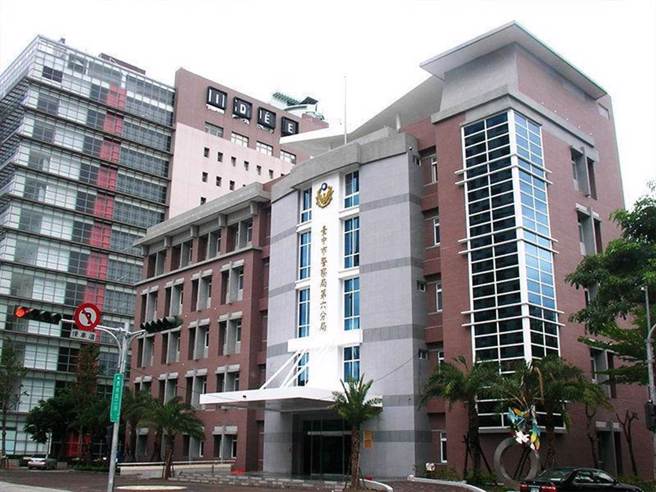 台中市西屯区大祥街一处社区大楼，傍晚发生弒母命案。第六分局警方获报到场，61岁洪姓母亲早已倒卧血泊，送医不治。（摘自官网／谢琼云台中传真）
