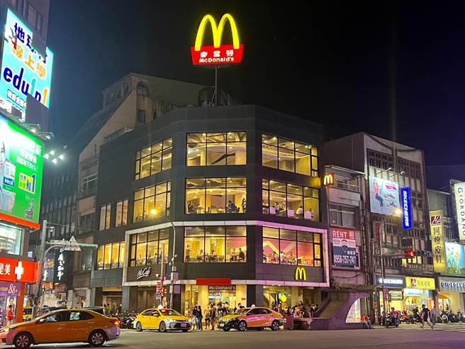 基隆麦当劳爱三路门市今日晚上8时熄灯歇业。（陈彩玲摄）