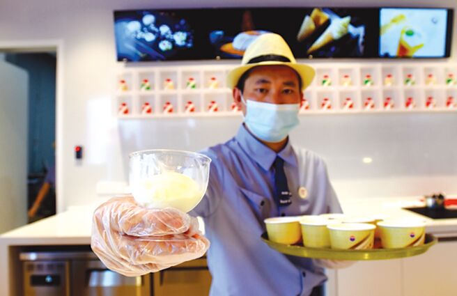 茅台卖起冰淇淋图╱翻摄自新浪网