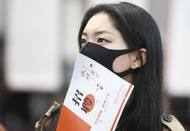 毕业生勇闯IT产业图╱新华社