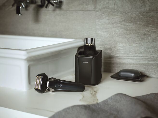 Panasonic推出全新6枚刃旗舰级电鬍刀。图／业者提供