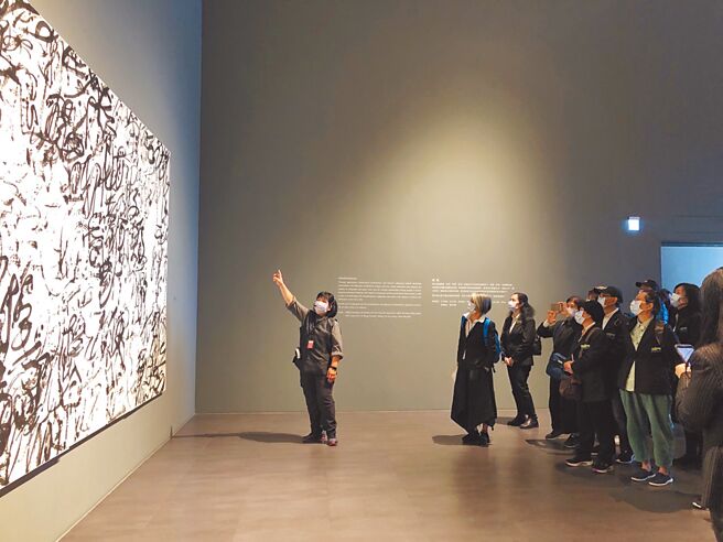 位于桃园市青埔地区的横山书法艺术馆周末吸引大批游客造访。（桃园市文化局提供／陈梦茹桃园传真）