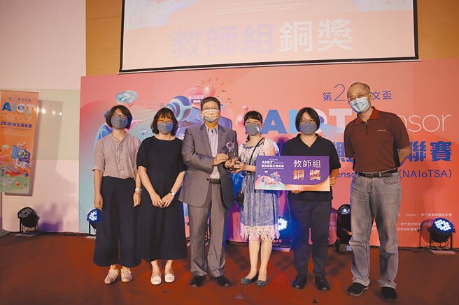第2屆文文盃AIOT Sensor智聯感測全國聯賽在28日舉辦決賽及頒獎典禮，鼓勵師生培養與提升科技素養。（邱立雅攝）