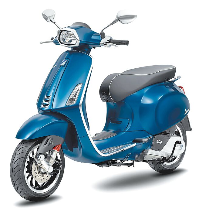 Vespa Sprint 150全新车色靛海蓝，售价17万1000元。（Vespa提供）
