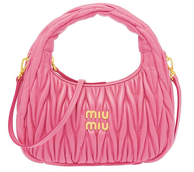 MIU MIU Miu Wander软皮革手提肩背包，6万3000元。（MIU MIU提供）