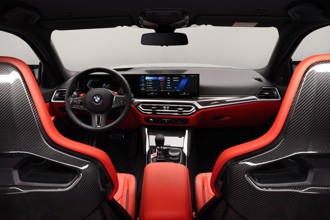2022年夏季開始，BMW M3與2 Series Coupe開始搭載iDrive 8.0
