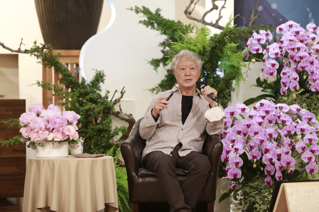 蒋勋分享2021年三级警戒期间，居于台东乡间，探寻本心及为疫情祈福的歷程，并以对佛法、生命更深的体悟，安慰有缘眾生，在瘟疫流行的混乱之中，能不惊不怖不畏。(图/佛光山惠中寺提供)