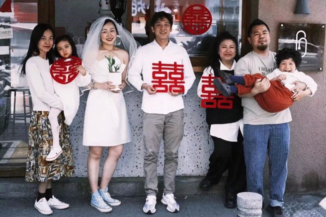 台湾林少怀与南京宋雪薇于南京共组家庭。(图／新华社提供)

