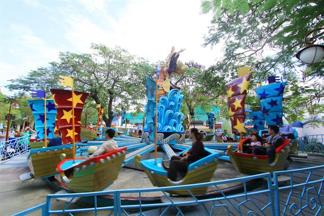 麗寶樂園推出三鐵警消月活動，水陸門票2擇1只要250元。（麗寶樂園渡假區提供）