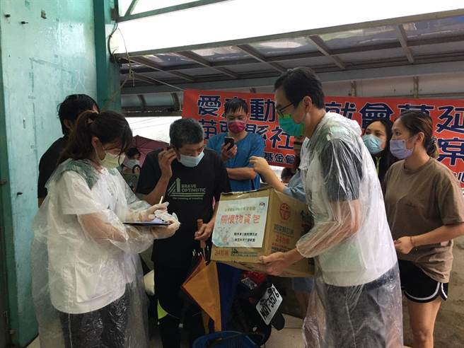 疫情严峻，苗栗家扶中心服务不中断，并筹募物资给受助家庭。（苗栗家扶中心提供／李京升苗栗传真）