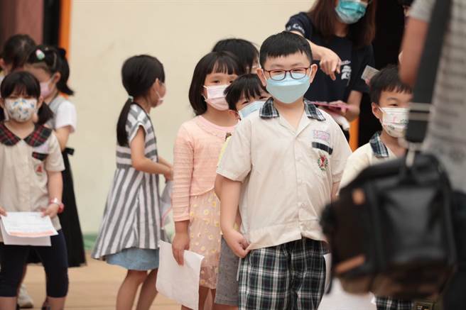 基隆市为满5岁至17岁儿童及青少年族群，集中接种BNT疫苗。（基隆市政府提供／陈彩玲基隆传真）