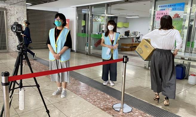 政府2020年4月13日推动「安心即时上工计画」，台南迄今累计逾6300人上工。（台南市政府劳工局提供／张毓翎台南传真）