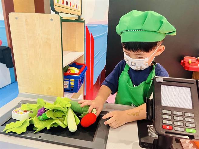 台中港酒店打造全新儿童游戏室，开幕期间6月1-3日入场只要铜板价60元。（台中港酒店提供）