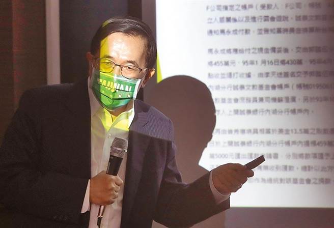 前總統陳水扁舉行「國務機要費案國際記者會」，親自說明在任內國務機要費的各筆支出明細，為自己辯駁。（本報資料照片）