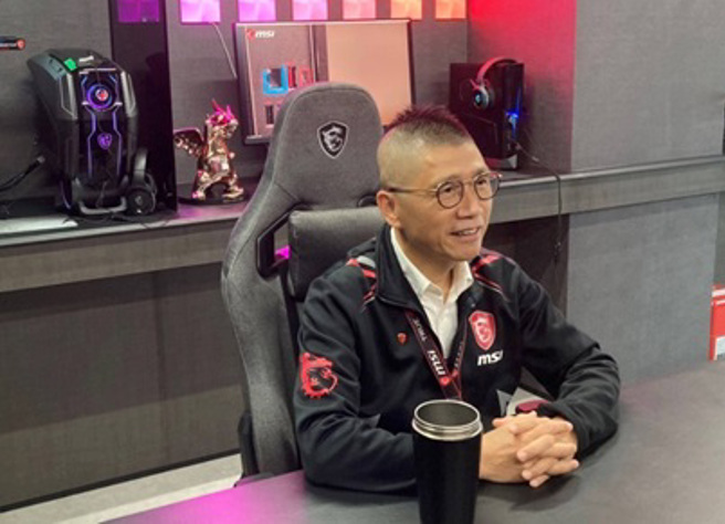 微星科技人力资源处简文哲协理希望孩子更有信心筑梦踏实，未来可以回馈家人与社会。(图/新北市教育局提供)