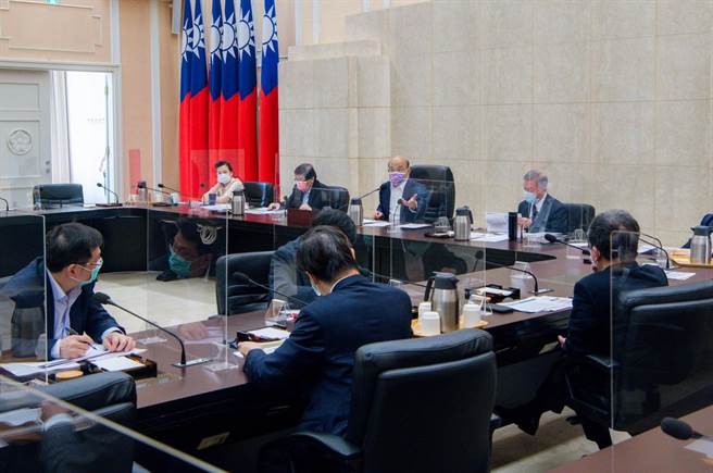 行政院长苏贞昌今（30日）上午8时召开扩大防疫会议。（行政院提供）