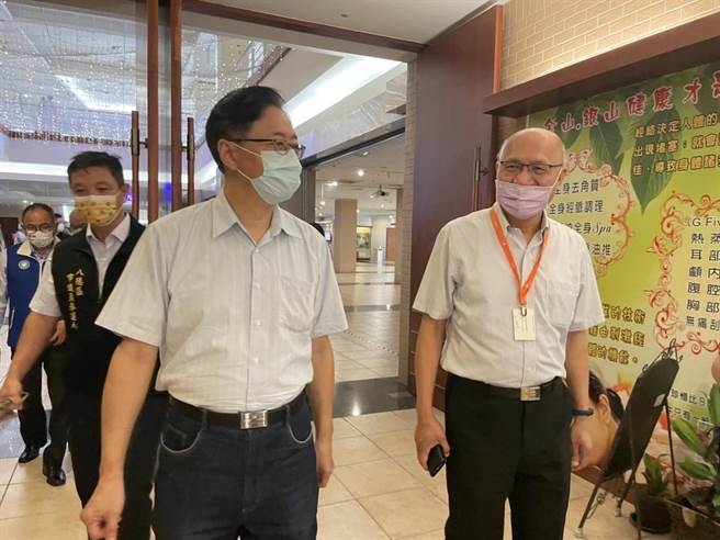 國民黨桃園市長參選人張善政拜訪龍潭渴望園區。(呂筱蟬攝)