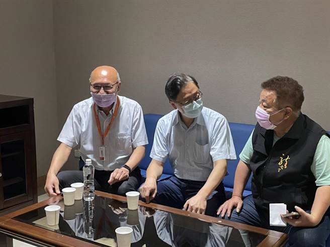 國民黨桃園市長參選人張善政拜訪龍潭渴望園區。(呂筱蟬攝)