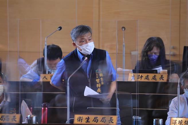 台中市衛生局長曾梓展表示，台中市目前獲撥給疫苗充足，家長不用怕孩子打不到。(林欣儀攝)