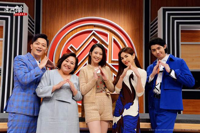 「婆婆」鍾欣凌（左二）與「媳婦」劉品言（左三）再度同台，戰火猛烈。（衛視中文台提供）