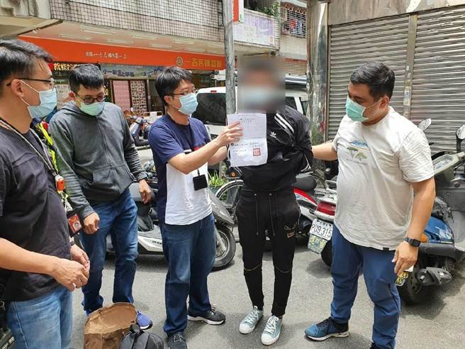 诈骗集团成员以假公文诓骗被害人，先骗得130万后，食髓知味，又打算再骗100万元。(警方提供／林欣仪台中传真)