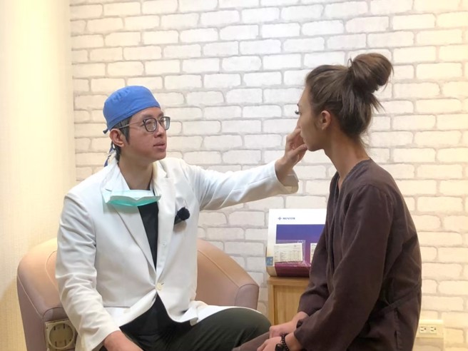 邱浚彦提醒民眾自体脂肪移植应由专业医师评估。(戴志扬翻摄)