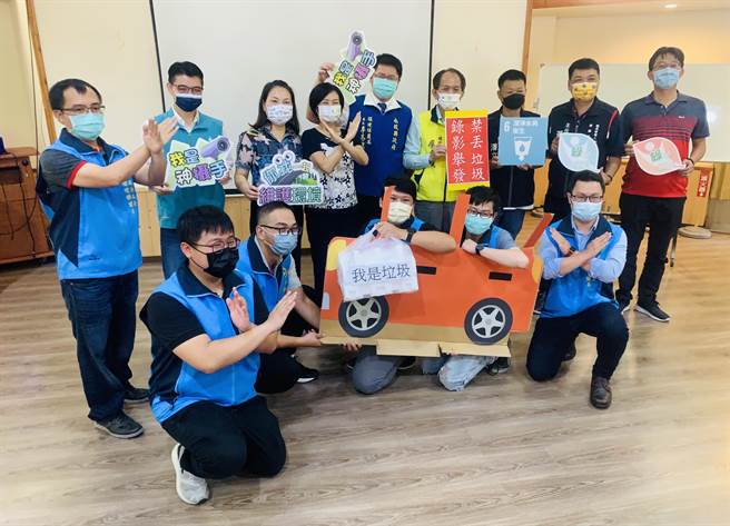 国道6号加装录影监视器，乱丢垃圾开单裁罚。（廖志晃摄）