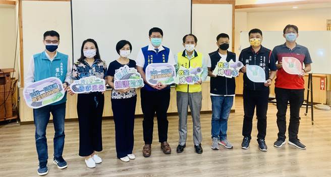 国道6号加装录影监视器，乱丢垃圾开单裁罚。（廖志晃摄）