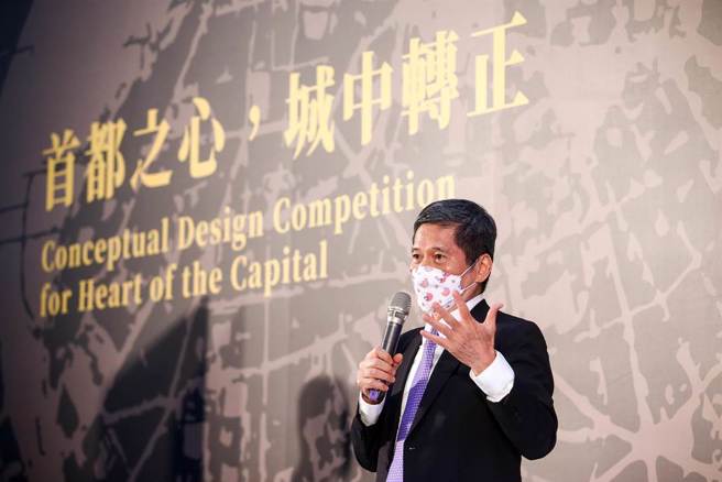 文化部長李永得30日出席「中正紀念堂園區新願景概念競圖」記者會時表示，「中正紀念堂是全民的事，不是某個黨、某一派自己決定」，希望透過社會參與及公眾溝通讓大家決定，並說「不是文化部要推責任，這是非常重要的過程。」（鄧博仁攝）
