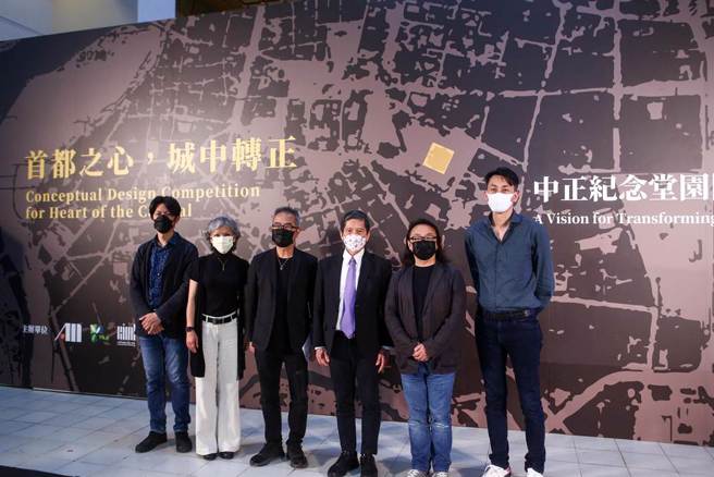 文化部長李永得30日出席「中正紀念堂園區新願景概念競圖」記者會時表示，「中正紀念堂是全民的事，不是某個黨、某一派自己決定」，希望透過社會參與及公眾溝通讓大家決定，並說「不是文化部要推責任，這是非常重要的過程。」（鄧博仁攝）
